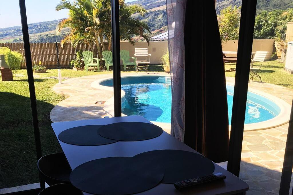 Bungalow Des Pensees Piscine Chauffee 28° سان دوني المظهر الخارجي الصورة